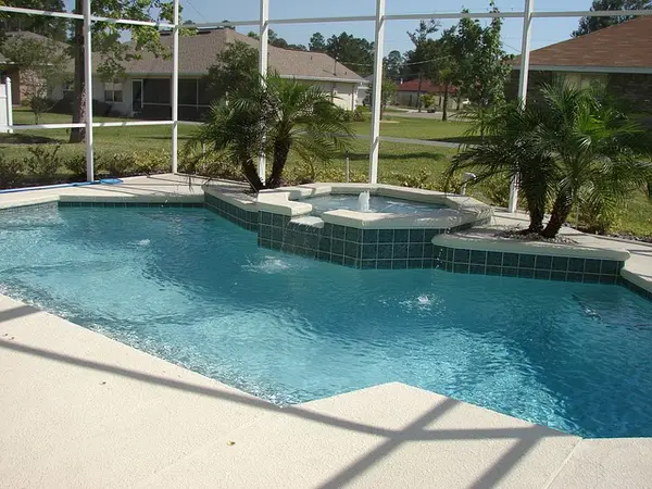 Clean pool deck and lanai - pressure washing Orlando FL